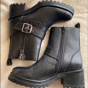 Steve Madden booties, never worn sizing was wrong size. Not in original box :)